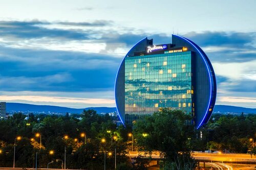 Radisson Blu Hotel Frankfurt, Забронировать Отель Отели земли Гессена с бассейном, Бассейн