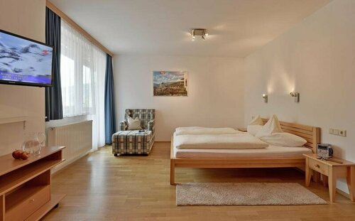Ferienwohnungen Haus der Mitte, Забронировать Отель Отели Майрхофен 4 звезды, рядом с Горнолыжный курорт Майрхофен-Хиппах, 4*