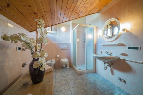 Casa Susanna, Забронировать Отель Отели Ливиньо с парковкой, рядом с Гондольный подъёмник Кассана (нижняя станция), Парковка