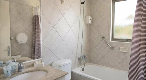 Apart Hotel Bahía Bonita, Забронировать Отель Отели Конкон с парковкой, рядом с Las Sirenas Square, Парковка