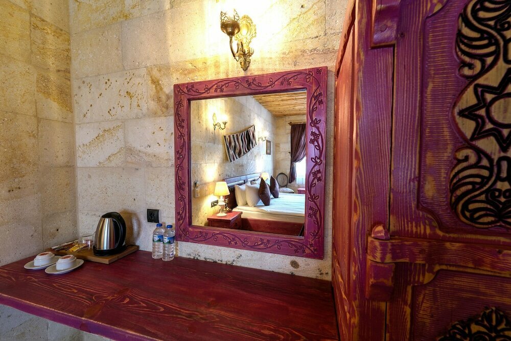 Doctors Cave Suites