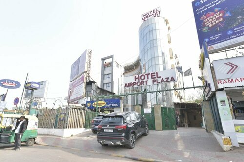 Hotel Airport Plaza, Забронировать Отель Отели штата Гуджарата с парковкой, Парковка