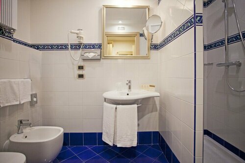 Hotel Cavour, Забронировать Отель Болонья провинция Болонья, рядом с Церковь Сан-Джакомо Маджоре