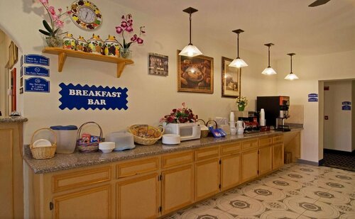 Americas Best Value Inn and Suites Bush International Airport, Boek Hotel Hotels in Houston met parkeren, Parkeren