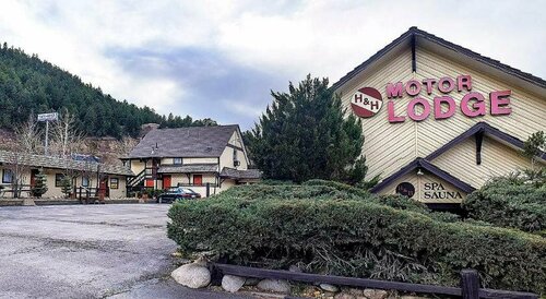 H&H Motor Lodge, Забронировать Отель Айдахо-Спрингс Roosevelt National Forest, рядом с Золотой прииск и музей Арго