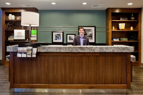 Hampton Inn & Suites Chapel Hill/Carrboro, Забронировать Отель Чапел-Хилл Raleigh-Durham Metropolitan Area, рядом с Городской центр Carrboro Century Center