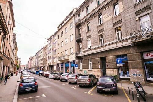 Hostel Kings n' Queens, Varaa Hostelli Hotellit Zagreb pysäköinnillä, Pysäköinti