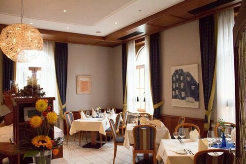 Hotel & Restaurant Schützenburg, Забронировать Отель Буршайд Северный Рейн-Вестфалия