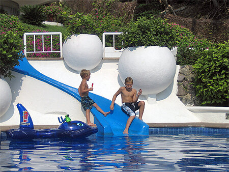 Dolphin Cove Inn, Boek Hotel Hotels in Manzanillo met zwembad, in de buurt van Las Hadas Golf Course, Zwembad