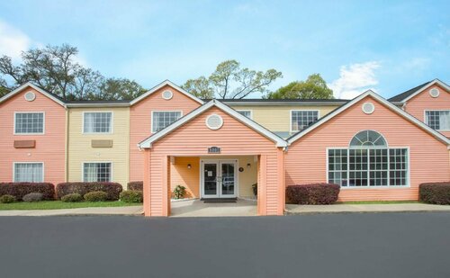 Super 8 by Wyndham Pensacola, Забронировать Мини-отель Отели Панхэндл Флориды с парковкой, Парковка