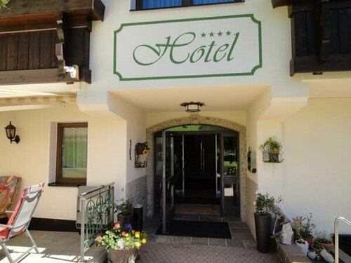 Hotel Sonnenheim, Забронировать Отель Отели Санкт-Антон-ам-Арльберг с парковкой, рядом с Гондольный подъемник Рендльбан, Парковка