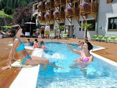 Sporthotel Wagrain, Забронировать Отель Отели Ваграйн с бассейном, рядом с Гондольный подъемник Флаин Моцарт (нижняя станция), Бассейн