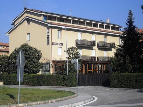 Hotel Lieta Oasi, Varaa Hotelli Hotellit Assisi uima-altaalla, Uima-allas