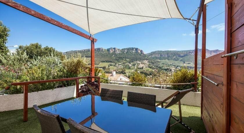 La Demeure Insoupçonnée, chambre dhôtes et gîtes à Cassis, spa, piscine, vue mer