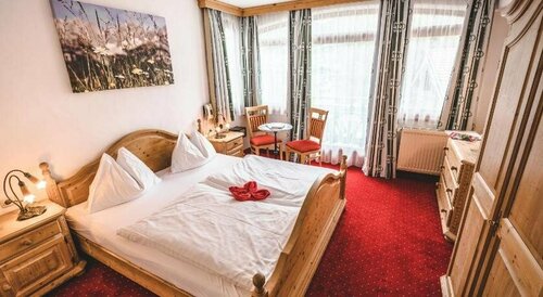 Hotel Metzgerwirt, Забронировать Отель Кирхберг-ин-Тироль Brixental, рядом с Гондольный подъемник Майерльбан (нижняя станция)