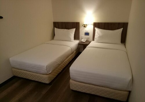 9 Square Hotel - Sri Kembangan, Забронировать Отель Сери-Кембанган Селангор