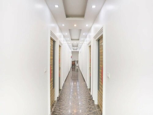 OYO 10810 Sangvi Palace, Забронировать Отель Отели Грейтер-Нойда с завтраком, Завтраки