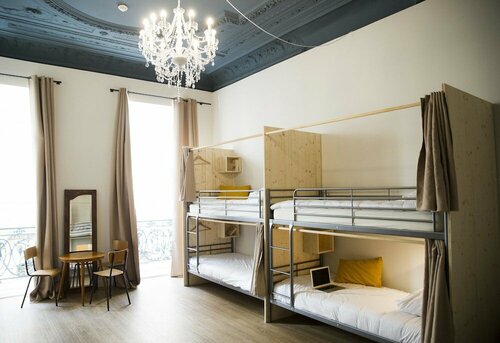Georges Hostel & Café, Забронировать Хостел Отели в центре Сета, в центре, Парковка