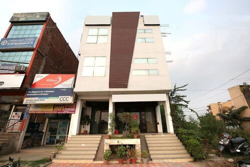 Hotel Oak By OYO Rooms, Book Hotel Hoteller i Haryana med parkering, Parkering