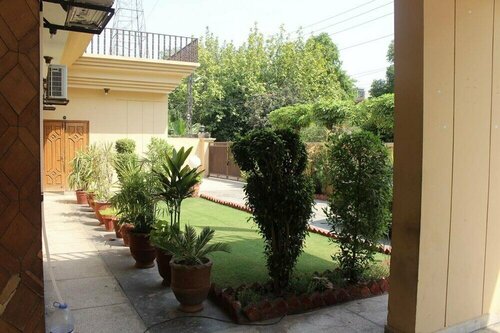 Step Inn Guest House Lahore, Réserver Maison d'hôtes Hôtels à Model Town avec parking, Parking