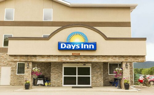 Days Inn by Wyndham Chetwynd, Забронировать Отель Отели Четвинд с парковкой, Парковка