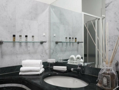 Michelangelo rta, Rezervați Hotel Montignoso Toscana