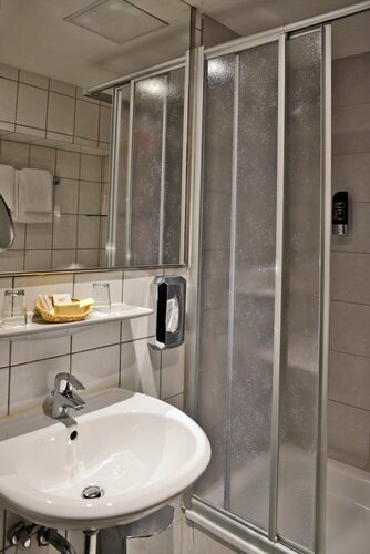 Hotel Italia, Забронировать Отель Отели Мюнхена с парковкой, рядом с Löwenbräukeller, Парковка
