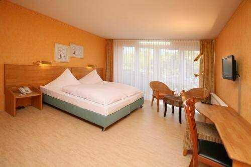 Hotel Drei Kronen, Забронировать Отель Отели Старого города - Севера - Кельн 3 звезды, рядом с Cologne City Museum, 3*