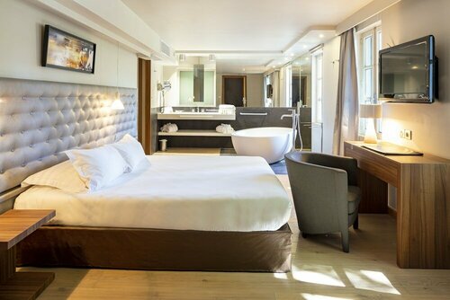 Le Pré du Moulin, Book Hotel Hoteller i Rhône-Alps med parkering, Parkering