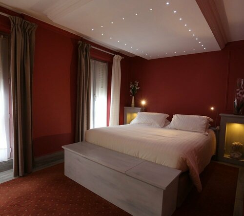 Hostellerie du Cheval Noir, Varaa Hotelli Fontainebleau Seine-et-Marne