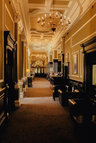 Great Victoria Hotel, Забронировать Отель Брэдфорд Западный Йоркшир, рядом с Театр «Альгамбра»