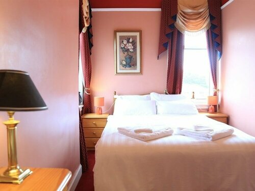 Twin Lions Hotel, Забронировать Отель Отели Лотиан с парковкой, Парковка