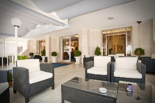 Hotel Bettina, Забронировать Отель Отели Riviera Ovest с парковкой, Парковка