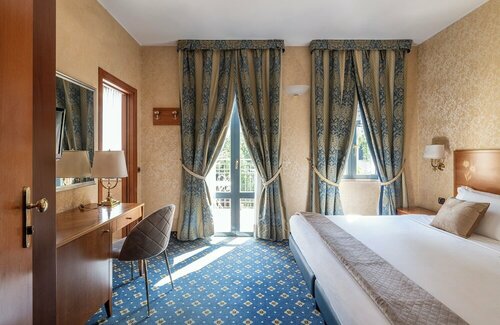 Boutique Hotel Dieci, Забронировать Бутик-отель Отели Милана с парковкой, рядом с Суса, Парковка