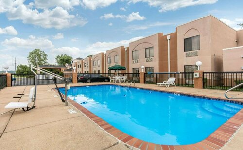 Classic Inn By Townhouse American Way Memphis I 240, Забронировать Отель Отели Теннесси с парковкой, Парковка