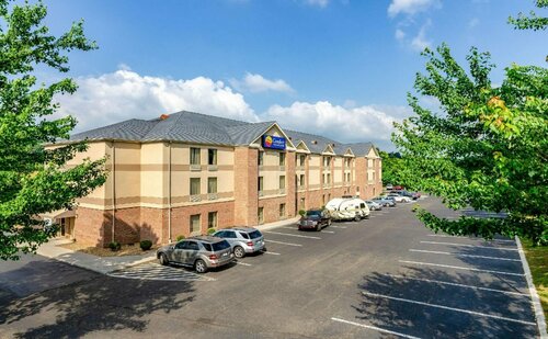 Comfort Inn & Suites Christiansburg I-81, Забронировать Отель Хейвен-Хайтс Виргиния