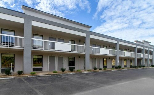 Super 8 by Wyndham Cookeville, TN, Забронировать Мини-отель Отели Теннесси с парковкой, Парковка