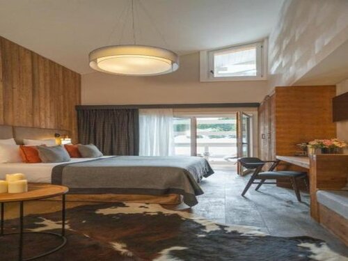 Курорт Ecrin Blanc Courchevel, Забронировать Курортный отель Отели Куршевель с бассейном, Бассейн