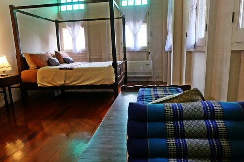 24 Samsen Heritage House