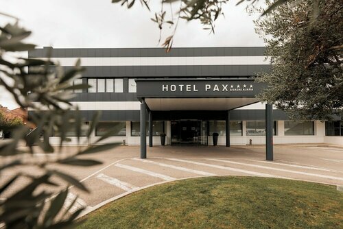 Hotel Pax Guadalajara, Забронировать Отель Отели Guadalajara Province с бассейном, Бассейн
