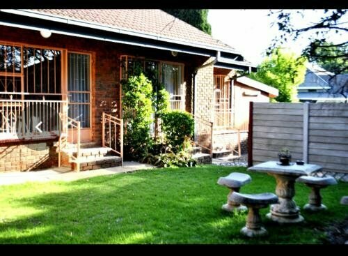 NMB Guest House, Забронировать Гостевой дом Отели Эрмело с завтраком, Завтраки