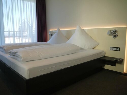Hotel am Berg Esslingen, Забронировать Отель Эслинген-на-Неккаре Эслинген