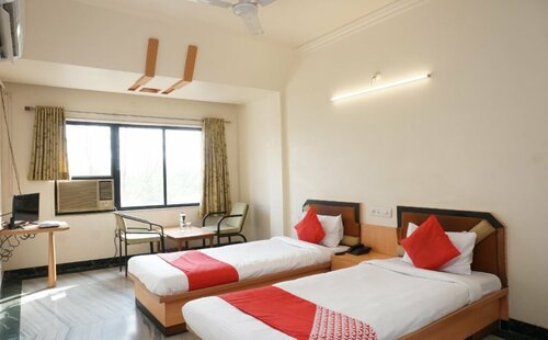 OYO 24487 Hotel Raj Regency, Rezerwuj Hotel Ahmednagar 