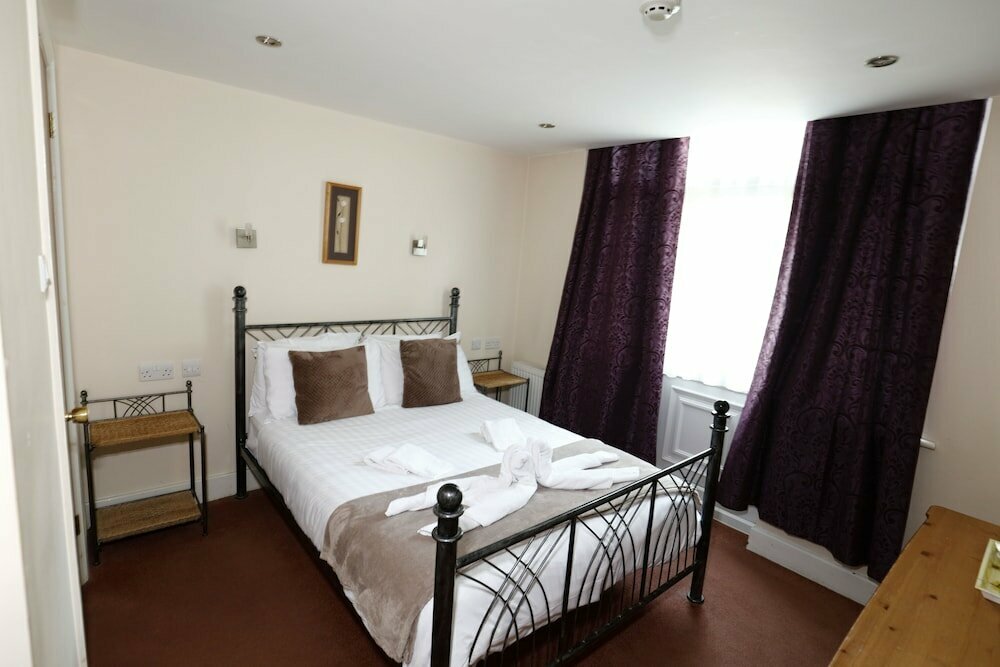 Aylesbray Lodge