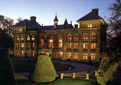 Soughton Hall Country House Hotel, Book Hotel Hoteller i North Wales med parkering, Parkering