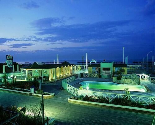 Hotel Bristol, Забронировать Отель Каттолика Побережье Римини, рядом с Аквариум Le Navi