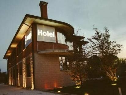 Hotel Angi, Забронировать Отель Фоссо Венето