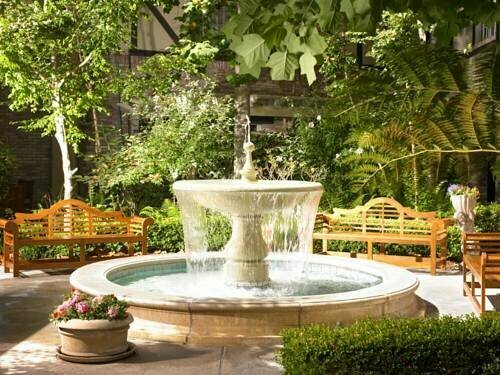 Anaheim Majestic Garden Hotel, Забронировать Отель Отели Анахайм с бассейном, рядом с Курорт Disneyland® Resort, Бассейн