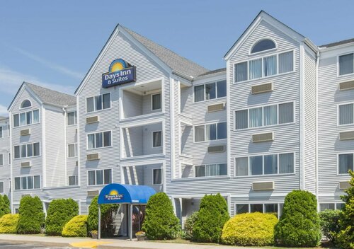 Days Inn & Suites Groton, Забронировать Отель Отели Массачусетса с парковкой, Парковка