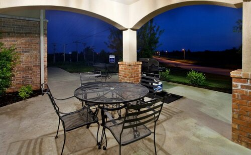 Candlewood Suites St. Robert, an IHG Hotel, 预订 酒店 圣罗伯 奥索卡